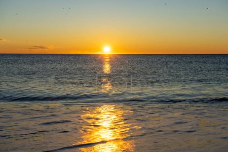 Téléchargez les photos : Lever de soleil sur la mer Méditerranée, Costa del Sol, Malaga, Espagne - en image libre de droit
