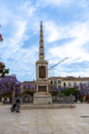 Téléchargez les photos : MALAGA, ESPAGNE - 20 MAI 2023 : Monumento a Torrijos sur la place Merced (Plaza de la Merced) à Malaga, Espagne le 20 mai 2023 - en image libre de droit