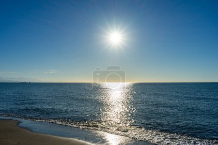 Foto de Salida del sol sobre el mar Mediterráneo, Costa del Sol, Málaga, España - Imagen libre de derechos