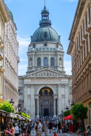 Photo for BUDAPEST, HUNGARY - JULY 7, 2023: St. Stephen's Basilica, roman catholic cathedral in honor of Stephen, the first King of Hungary in Budapest, Hungary on July 7, 2023 - Royalty Free Image