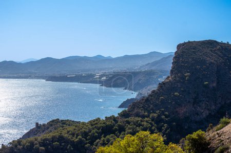 Téléchargez les photos : Coucher de soleil sur la mer Méditerranée depuis Cerro Gordo. La Herradura, Andulasia, Sud de l'Espagne - en image libre de droit
