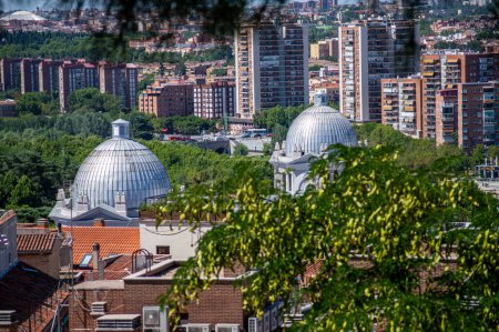Téléchargez les photos : MADRID, ESPAGNE - 8 JUILLET 2023 : Paysage urbain du Mirador de la Montaa de Prncipe Po à Madrid, Espagne le 8 juillet 2023 - en image libre de droit