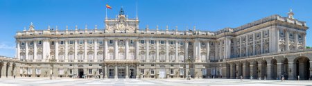 Téléchargez les photos : MADRID, ESPAGNE - 8 JUILLET 2023 : Palacio Real de Madrid (Palais Royal), résidence officielle de la famille royale espagnole à Madrid, Espagne le 8 juillet 2023 - en image libre de droit