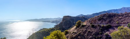 Téléchargez les photos : Paysage côtier méditerranéen depuis Cerro Gordo. La Herradura, Andulasia, Sud de l'Espagne - en image libre de droit