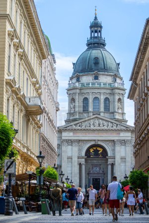 Photo for BUDAPEST, HUNGARY - JULY 7, 2023: Walking on the street to St. Stephen's Basilica, roman catholic cathedral in honor of Stephen, the first King of Hungary in Budapest, Hungary on July 7, 2023 - Royalty Free Image