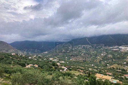 Merveilleux paysages sur le sentier de randonnée à Maroma pic d'el Robledal, Sierra Tejeda, Espagne 