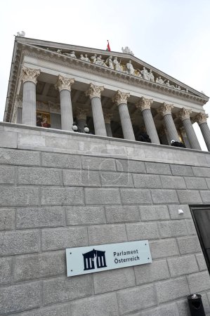 Téléchargez les photos : Parlement autrichien rénové sur la Ringstrasse à Vienne - en image libre de droit
