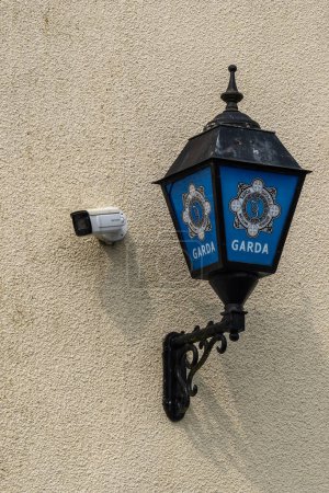 Foto de County Meath, Irlanda, 26 de junio de 2023. Firma de Garda en Nobber, Estación Oldcastle Garda, comisarías rurales - Imagen libre de derechos