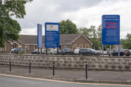 Foto de Navan, Condado de Meath, Irlanda, 4 de julio de 2023. vista frontal del Hospital Our Ladys Navan - Imagen libre de derechos