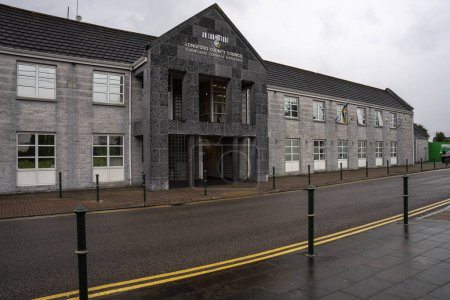 Foto de Longford, Condado de Longford, Irlanda, 13 de septiembre de 2023. Vista frontal de las oficinas del Consejo del Condado de Longford - Imagen libre de derechos