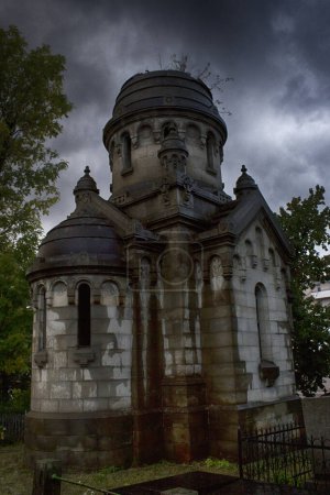 Téléchargez les photos : Chapelle au cimetière Lychakiv - en image libre de droit