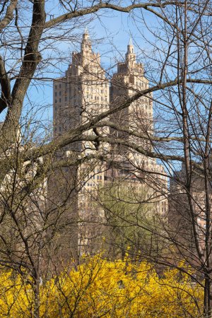 Téléchargez les photos : New York, États-Unis - 13 avril 2023 : Vue du Central Park de Manhattan au printemps. - en image libre de droit