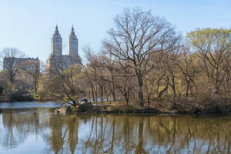 Téléchargez les photos : New York, États-Unis - 13 avril 2023 : Vue du Central Park de Manhattan au printemps. - en image libre de droit