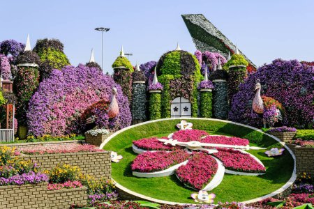 Téléchargez les photos : Dubaï, EAU - 13 février 2023 : Jardin miracle de Dubaï. - en image libre de droit