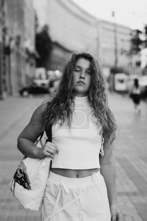 Foto de A monochrome portrait of a fashionable young girl with curly hair. High quality photo - Imagen libre de derechos