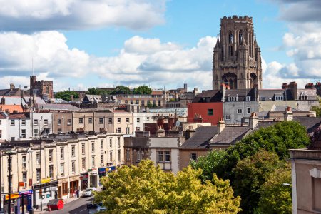 Téléchargez les photos : Vue de l'horizon de Bristol, au Royaume-Uni, qui montre la tour du bâtiment commémoratif testamentaire de l'Université de Bristol - en image libre de droit