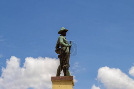 Foto de Estatua que se encuentra en el centro de la ciudad de Goiania. Praa Attilio Correa Lima, popularmente conocida como Plaza Bandeirante. - Imagen libre de derechos