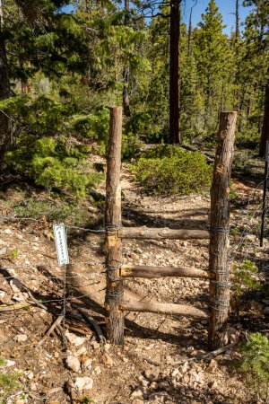 Téléchargez les photos : Clôture à la frontière du parc national de Bryce Canyon - en image libre de droit