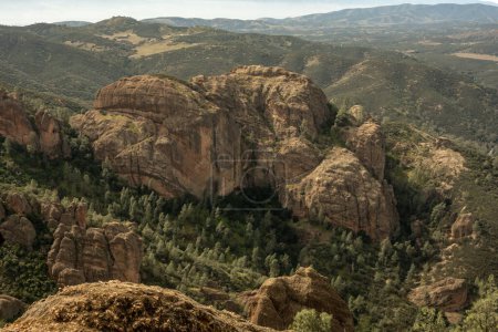 Téléchargez les photos : Vue sur le côté ouest du parc national des Pinnacles - en image libre de droit