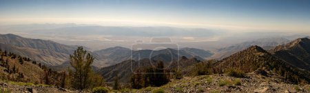 Téléchargez les photos : Bassin Badwater Vue du panorama du sentier Telescope Peak dans le parc national de la Vallée de la Mort - en image libre de droit
