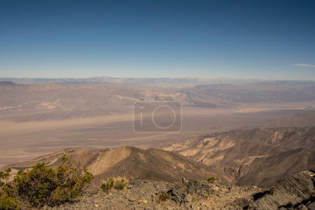 Téléchargez les photos : Regard vers la vallée de la mort occidentale depuis le sommet du télescope dans la vallée de la mort - en image libre de droit