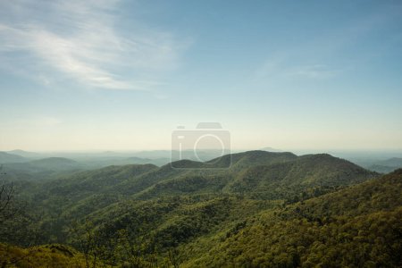 Prêcheurs Rock Par une journée claire le long de la piste des Appalaches en Géorgie