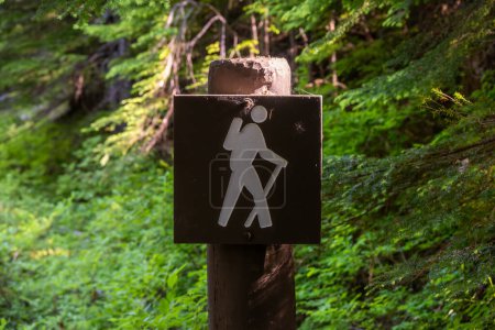 Señal de senderismo en el Parque Nacional Monte Rainier