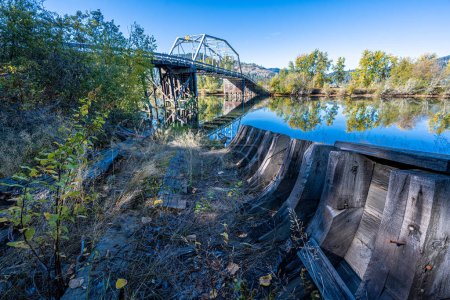 Téléchargez les photos : Naufrage et vieux pont à Gray's Meadow Wayside dans l'Idaho - en image libre de droit