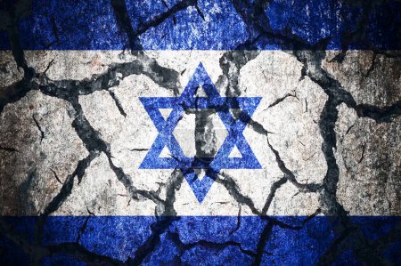 Erdbeben in Israel. Israel-Flagge auf der rissigen Erde. Riss der israelischen Flagge. Naturkatastrophen-Konzept