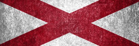 Foto de Bandera de Alabama grunge state flag. Bandera sucia del estado de Alabama en una superficie metálica. - Imagen libre de derechos