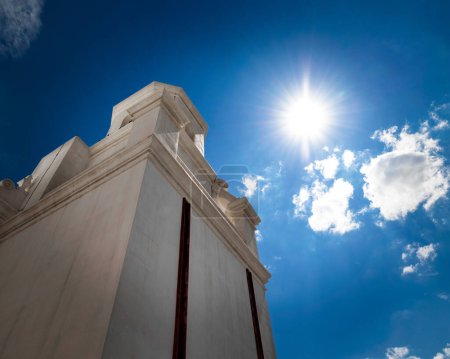 Foto de The sun shines on a steeple at the Spanish mission, San Xavier del bac, built in 1797 near Tucson, Arizona. - Imagen libre de derechos
