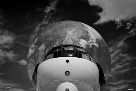 Foto de La nariz del Aero Spacelines Super Guppy de la NASA en la pista en El Paso, Texas. - Imagen libre de derechos