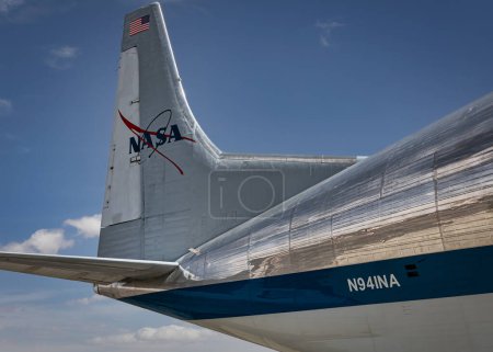 Foto de La cola del Aero Spacelines Super Guppy de la NASA sobre la pista en El Paso, Texas. - Imagen libre de derechos