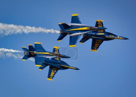 Téléchargez les photos : Les Blue Angels de l'US Navy se produisent au Miramar Airshow 2022 à San Diego, Californie. - en image libre de droit