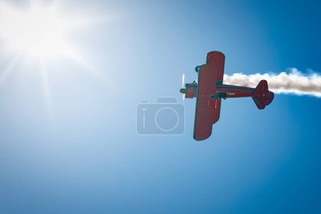 Téléchargez les photos : Vicky Benzing survole le ciel californien lors du salon America Airshow 2023 à Miramar, Californie. - en image libre de droit