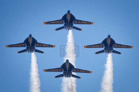 Foto de Los US Navy Blue Angels en formación de diamantes en America 's Airshow 2023 en Miramar, California - Imagen libre de derechos