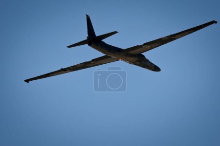 Foto de Una era de la Guerra Fría, y todavía en uso, U-2 Dragonlady spyplane hace una aparición en America 's Airshow 2023 en Miramar, California. - Imagen libre de derechos