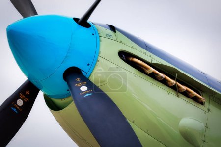 Téléchargez les photos : Le nez et le moteur d'un Fairey Firefly exposé au salon America Airshow 2023 à Miramar, Californie. - en image libre de droit