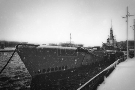 Téléchargez les photos : L'USS Cobia (SS245), lors d'une tempête de neige, et une partie du Wisconsin Maritime Museum à Manitowoc, Wisconsin. - en image libre de droit