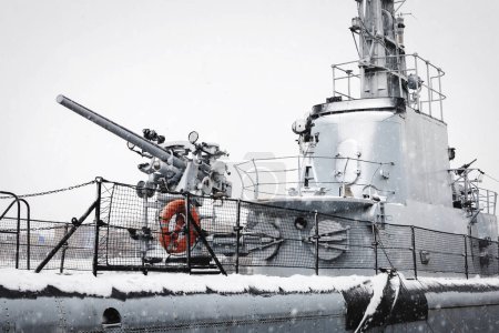 Téléchargez les photos : L'USS Cobia (SS245), lors d'une tempête de neige, et une partie du Wisconsin Maritime Museum à Manitowoc, Wisconsin. - en image libre de droit