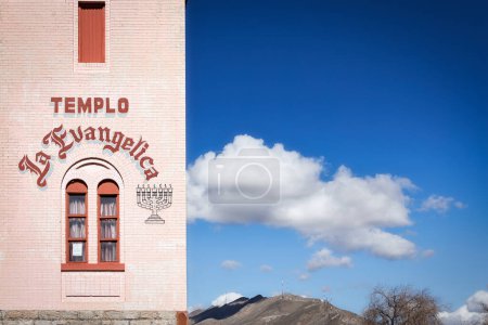 Téléchargez les photos : Templo La Evangelica à El Segundo Barrio à El Paso, Texas. - en image libre de droit