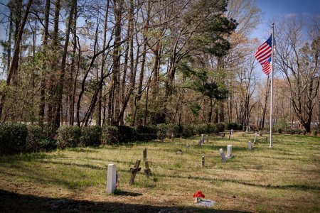 Foto de The Unknown and Known Afro-Union Civil War Soldiers Memorial in Chesapeake, VA is the final resting place of 13 Afro-Union Soldier and Sailor Heroes of the American Civil War, including Medal of Honor recipient SGT Miles James. - Imagen libre de derechos
