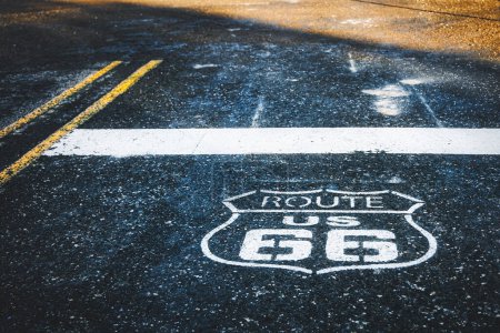 Markierung der Route 66 an einer Kreuzung in der Nähe von Alanreed, Texas.