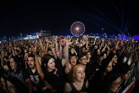 Foto de Río de Janeiro, Brasil, 2 de septiembre de 2022. Rockers durante el espectáculo en el festival Rock in Rio 2022 en la ciudad de Río de Janeiro. - Imagen libre de derechos