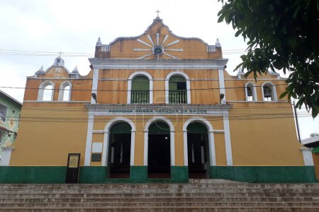 Téléchargez les photos : Alter do Chao, Brésil, 18 novembre 2021. Eglise paroissiale Notre-Dame de la Santé, dans le centre d'Alter do Chao dans l'état de Para. - en image libre de droit