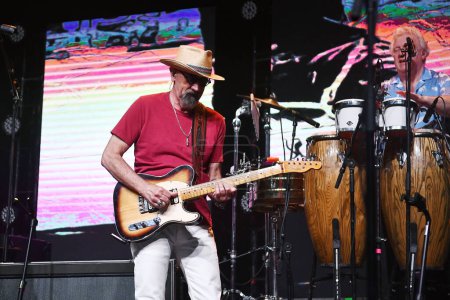 Foto de Río de Janeiro, 6 de mayo de 2023. Guitarrista Jack Sonni, durante la gira de la banda Dire Straits, en Qualistage, en la ciudad de Río de Janeiro. - Imagen libre de derechos