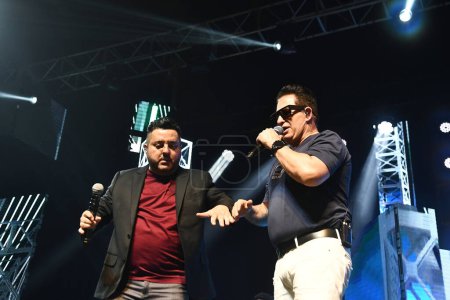 Foto de Río de Janeiro, Brasil, 14 de noviembre de 2023. Los cantantes Bruno y Marrone, durante un concierto en la Sala Espao en la ciudad de Río de Janeiro. - Imagen libre de derechos