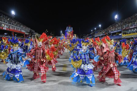 Foto de Río de Janeiro, Brasil, 19 de febrero de 2023. Desfile de las escuelas de samba de la serie Oro, durante el carnaval en la ciudad de Río de Janeiro. - Imagen libre de derechos