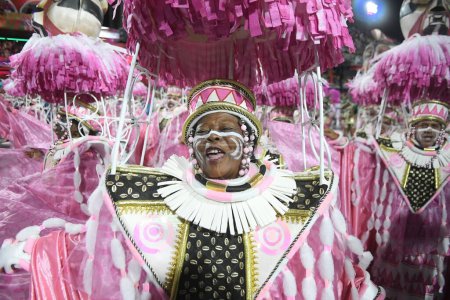 Téléchargez les photos : Rio de Janeiro, Brésil, 19 février 2023. Parade des écoles de samba du groupe spécial, pendant le carnaval dans la ville de Rio de Janeiro. - en image libre de droit