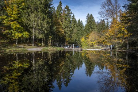 Téléchargez les photos : Réflexions spectaculaires sur le lac Boedelesee à Vorarlberg, Autriche - en image libre de droit